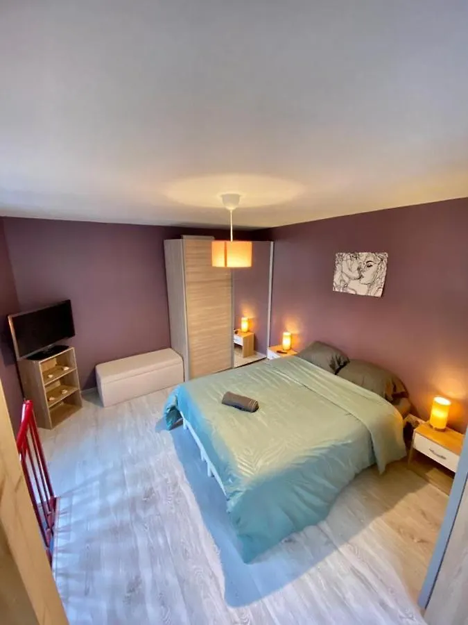 Agreable Maison De Ville Dans Petit Village Auvergnat Corent Apartment